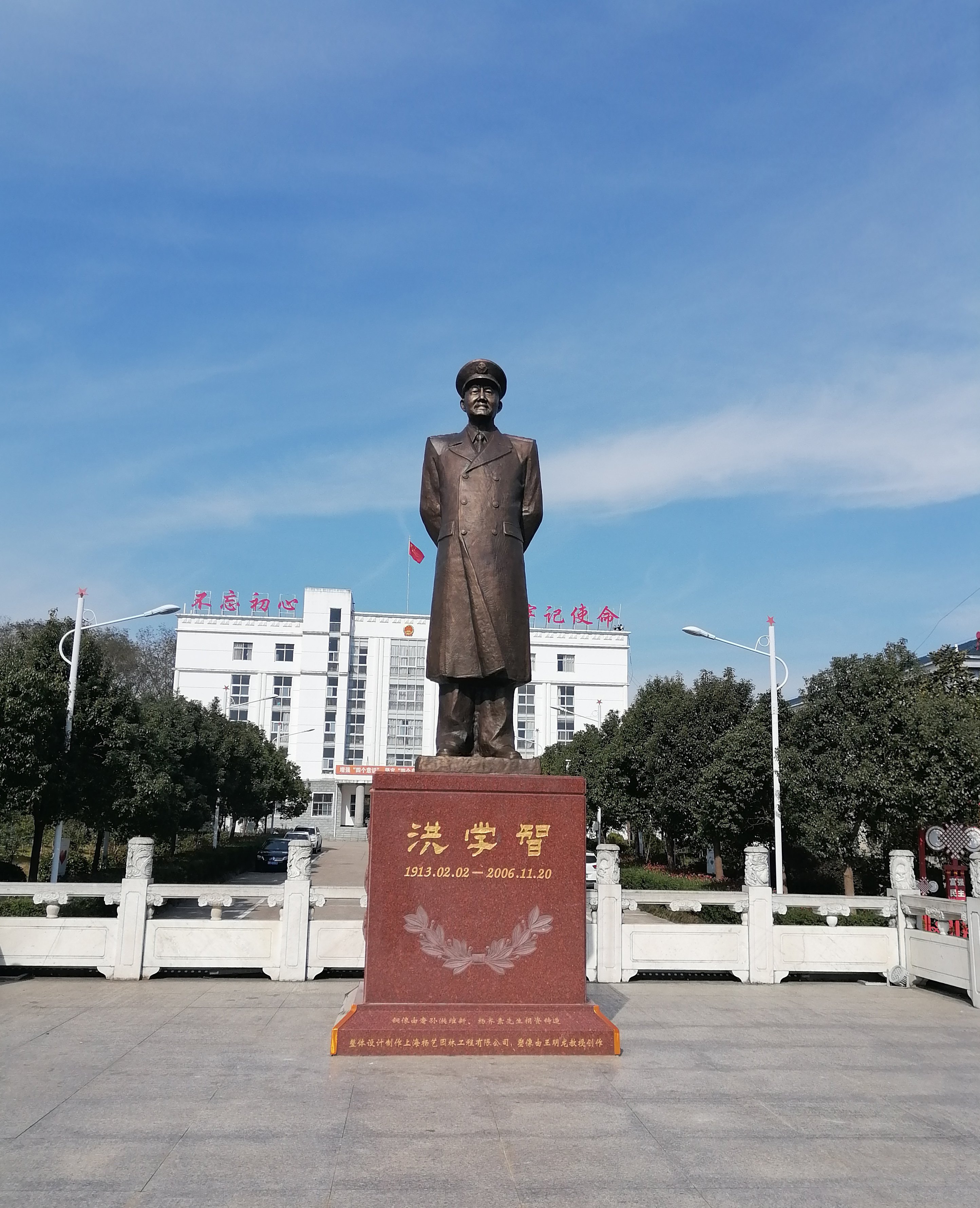 墓园铜韵，不朽的人文影象